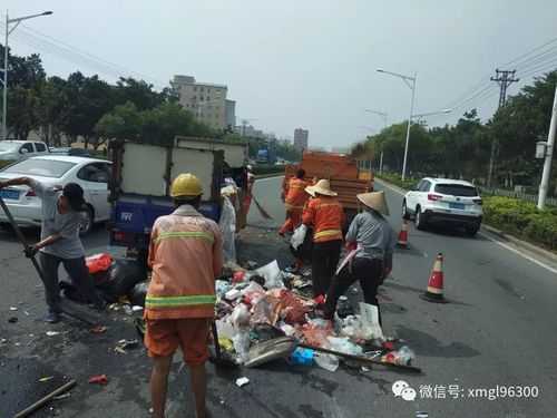 广州环卫车塌陷-广州环卫工人垃圾车翻车